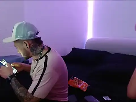 Snapshot of miia-liiam chatting on January 3, 5:06 am miia-liiam online show from January 3, 5:06 am