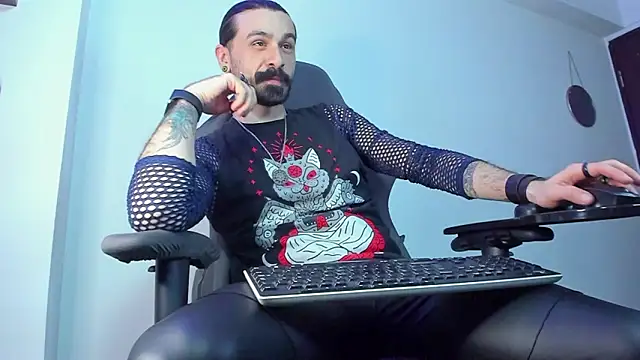 AxelColton online show from March 3, 6:03 pm