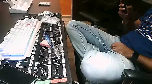 Snapshot of Nil_Talreja chatting on December 19, 8:45 am Nil Talreja online show from December 19, 8:45 am