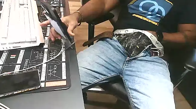 Snapshot of Nil_Talreja chatting on January 27, 6:09 am Nil Talreja online show from January 27, 6:09 am