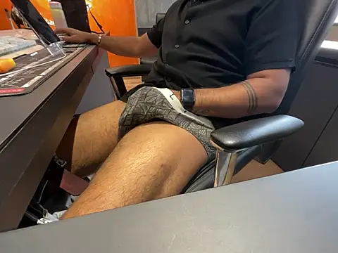 Snapshot of Nil_Talreja chatting on November 12, 9:10 am Nil Talreja online show from November 12, 9:10 am