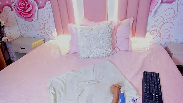 Lily Martinez online show from January 10, 11:39 pm