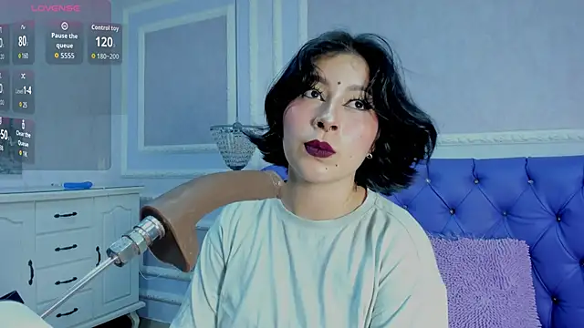 Lily Martinez online show from November 1, 6:26 am