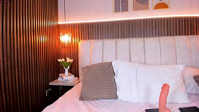 PerlaPreciosa online show from April 11, 7:45 am