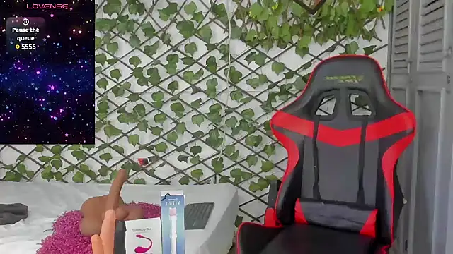 dani-lue online show from November 14, 12:48 pm