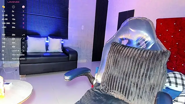 JhonyMiller  online show from April 5, 8:50 pm