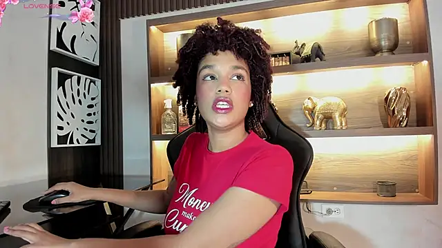 Snapshot of loladupont chatting on February 1, 11:54 am loladupont online show from February 1, 11:54 am