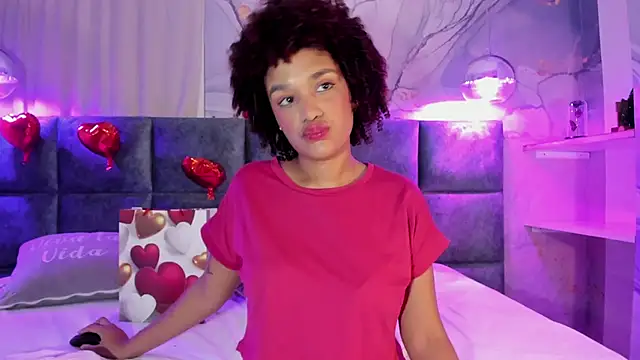 Snapshot of loladupont chatting on February 7, 11:34 am loladupont online show from February 7, 11:34 am