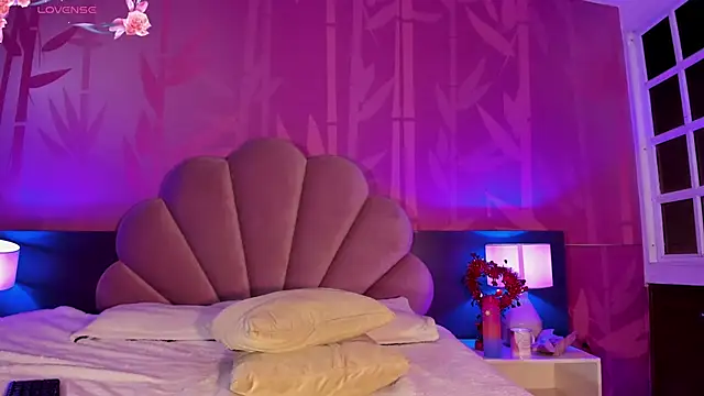 Snapshot of loladupont chatting on February 15, 2:44 pm loladupont online show from February 15, 2:44 pm