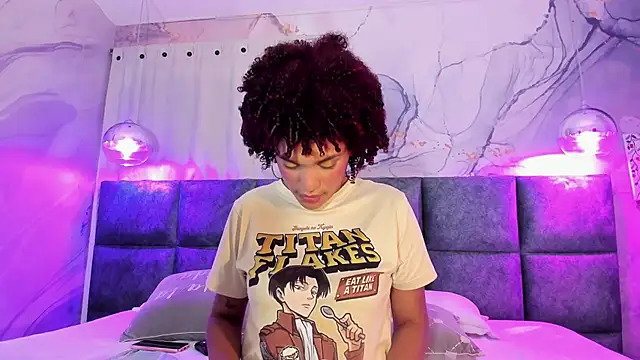 Snapshot of loladupont chatting on March 5, 11:38 am loladupont online show from March 5, 11:38 am