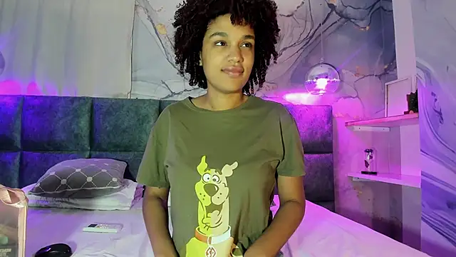 Snapshot of loladupont chatting on March 6, 11:47 am loladupont online show from March 6, 11:47 am