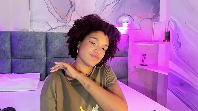 Snapshot of loladupont chatting on March 6, 5:54 pm loladupont online show from March 6, 5:54 pm