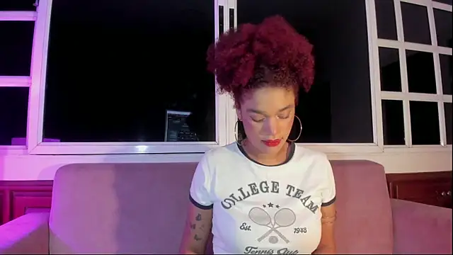 Snapshot of loladupont chatting on September 12, 3:06 am loladupont online show from September 12, 3:06 am