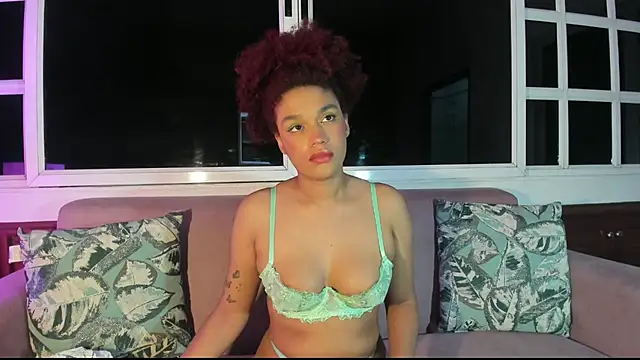 Snapshot of loladupont chatting on September 22, 2:57 am loladupont online show from September 22, 2:57 am