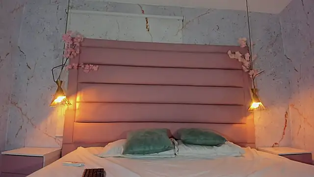 Snapshot of loladupont chatting on October 10, 3:05 am loladupont online show from October 10, 3:05 am