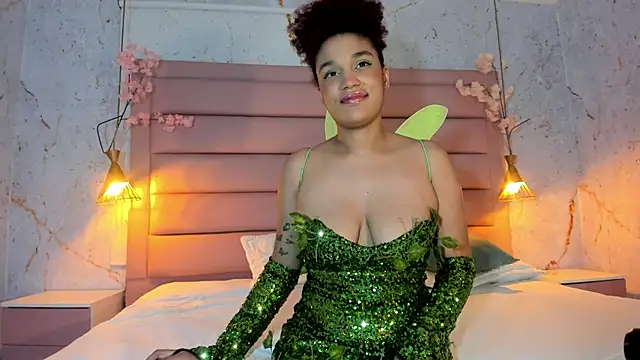 Snapshot of loladupont chatting on October 12, 3:05 am loladupont online show from October 12, 3:05 am