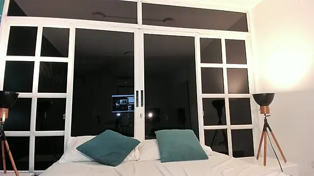 Snapshot of loladupont chatting on November 6, 11:04 pm loladupont online show from November 6, 11:04 pm