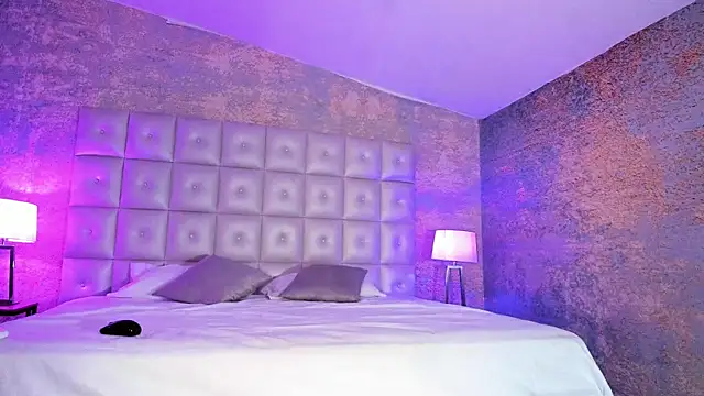 Snapshot of loladupont chatting on November 16, 3:01 am loladupont online show from November 16, 3:01 am