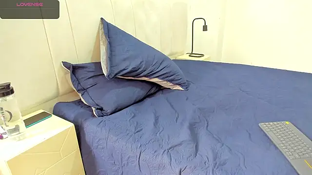 AbrilSonne online show from March 8, 6:58 pm