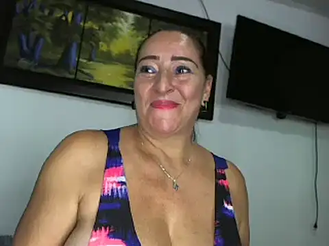 Snapshot of claudiaa_B chatting on February 13, 12:46 am claudiaa B online show from February 13, 12:46 am