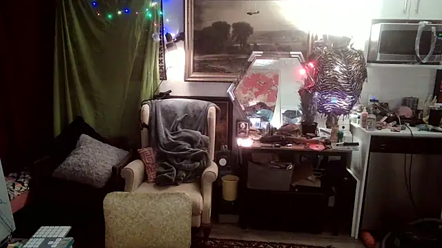 SilverandFox online show from March 20, 11:38 am