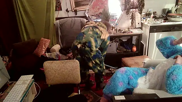 SilverandFox online show from March 21, 10:28 am