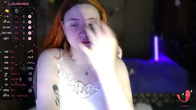 Snapshot of Bitchy_Lily chatting on December 20, 4:58 pm Bitchy Lily online show from December 20, 4:58 pm