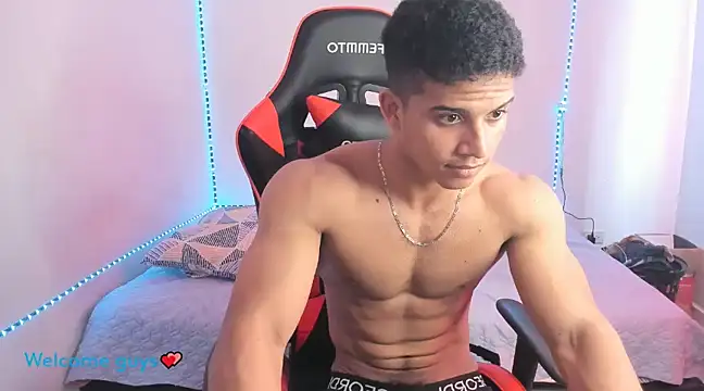 Snapshot of oliver_thompsson7 chatting on December 19, 4:57 pm oliver thompsson7 online show from December 19, 4:57 pm