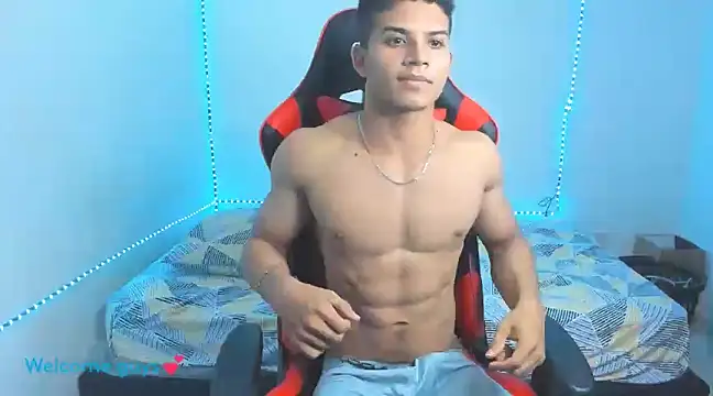 Snapshot of oliver_thompsson7 chatting on January 1, 1:04 am oliver thompsson7 online show from January 1, 1:04 am