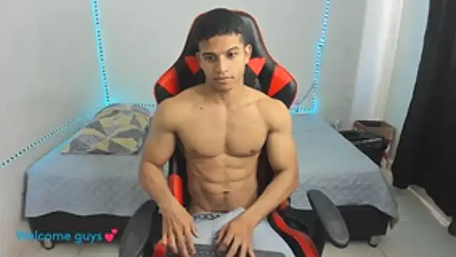 Snapshot of oliver_thompsson7 chatting on December 1, 6:35 pm oliver thompsson7 online show from December 1, 6:35 pm