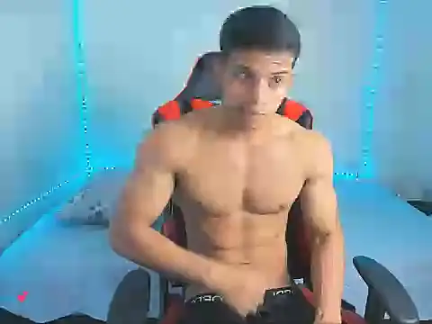Snapshot of oliver_thompsson7 chatting on July 5, 8:16 pm oliver thompsson7 online show from July 5, 8:16 pm