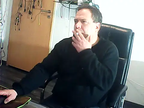 DauerAkt8069 online show from December 4, 12:20 am