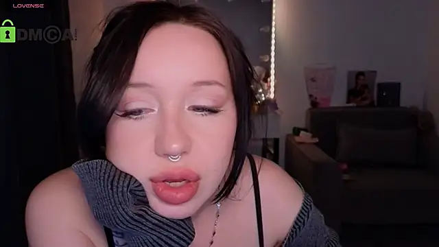 Snapshot of MoranaMissGod chatting on December 4, 7:44 pm MoranaMissGod online show from December 4, 7:44 pm