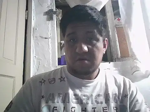 Snapshot of manolo666hot chatting on May 26, 5:47 am manolo666hot online show from May 26, 5:47 am
