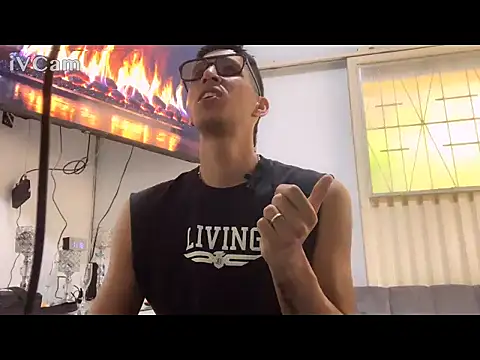 Snapshot of judesmith95 chatting on July 31, 4:17 pm judesmith95 online show from July 31, 4:17 pm