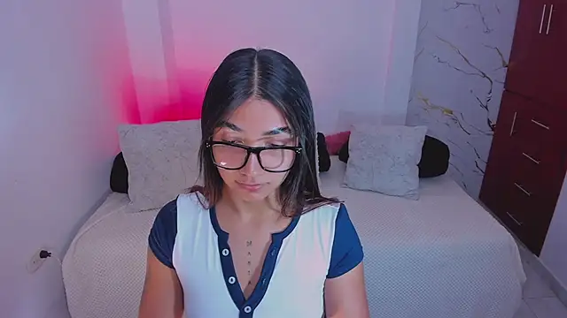 martina roldam online show from April 14, 1:22 am