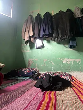 Snapshot of GildanK18 chatting on January 13, 6:08 am GildanK18 online show from January 13, 6:08 am