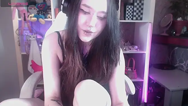 Snapshot of chloe_crystall_killer chatting on June 30, 11:00 am chloe crystall killer online show from June 30, 11:00 am