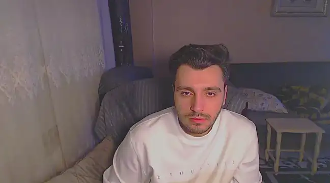 handsomeee04 online show from February 3, 9:39 pm