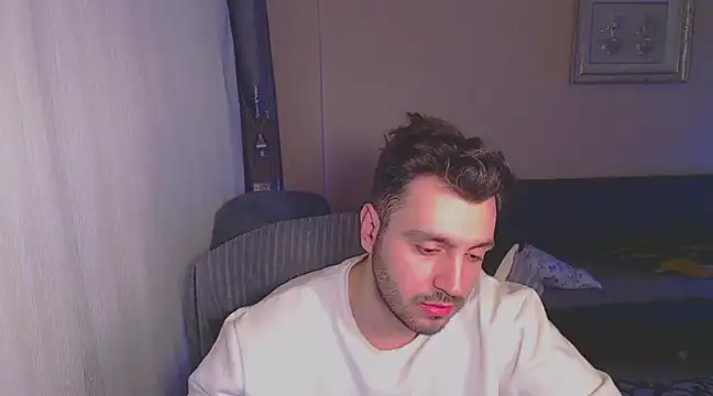 handsomeee04 online show from March 5, 10:32 pm