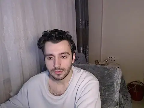 handsomeee04 online show from April 13, 10:37 pm