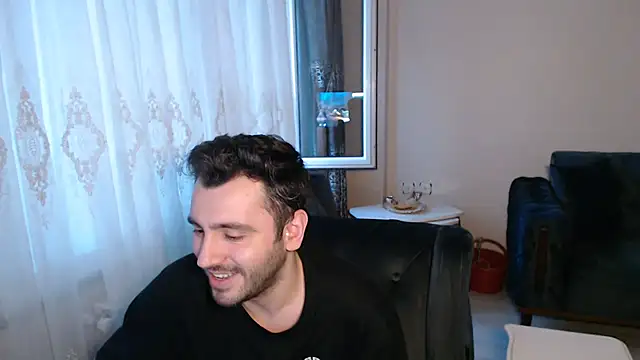 handsomeee04 online show from May 27, 5:32 pm