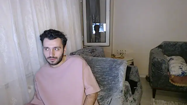 handsomeee04 online show from June 10, 1:39 am