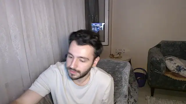 handsomeee04 online show from June 11, 10:19 pm
