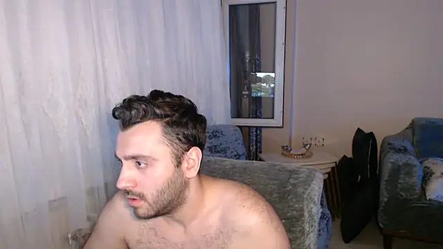 handsomeee04 online show from July 18, 11:41 pm