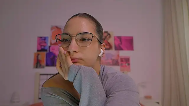 Naalani online show from February 6, 1:10 pm