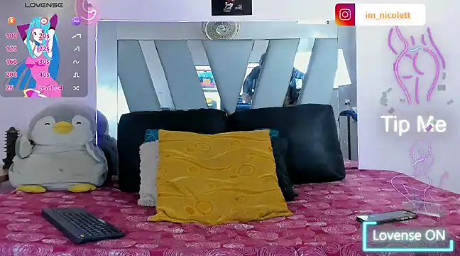 Snapshot of supradoll chatting on February 1, 6:19 pm supradoll online show from February 1, 6:19 pm