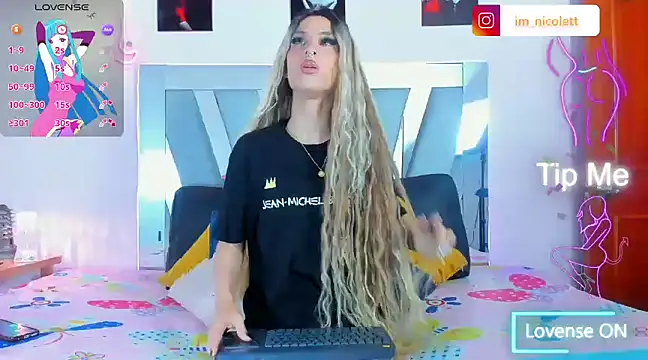 Snapshot of supradoll chatting on February 3, 7:40 am supradoll online show from February 3, 7:40 am