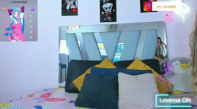 Snapshot of supradoll chatting on February 4, 7:44 pm supradoll online show from February 4, 7:44 pm