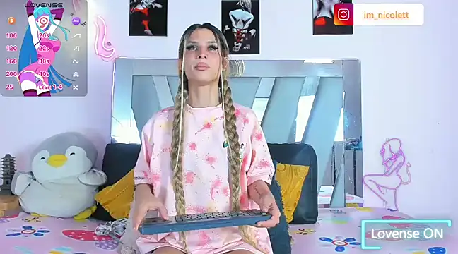 Snapshot of supradoll chatting on February 6, 6:02 pm supradoll online show from February 6, 6:02 pm